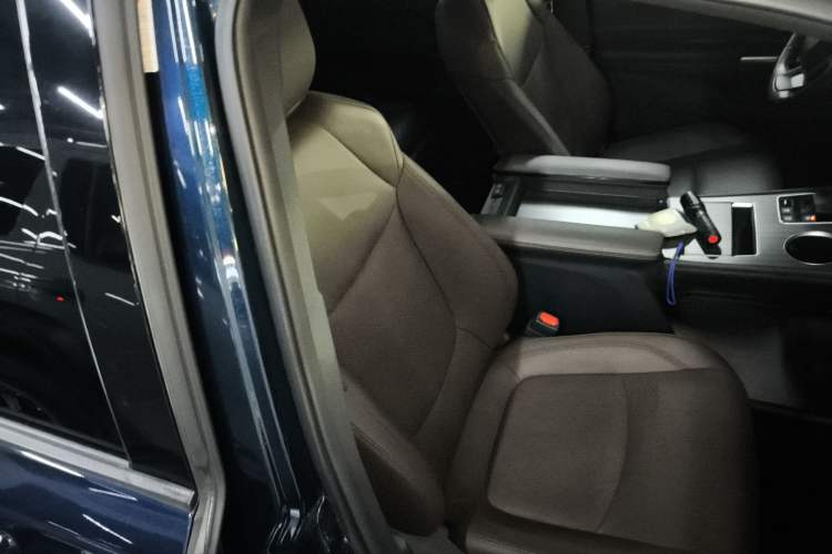Used Toyota Granvia 2023 2.5L Hybrid Flagship VIP Edition Right Front Seat
