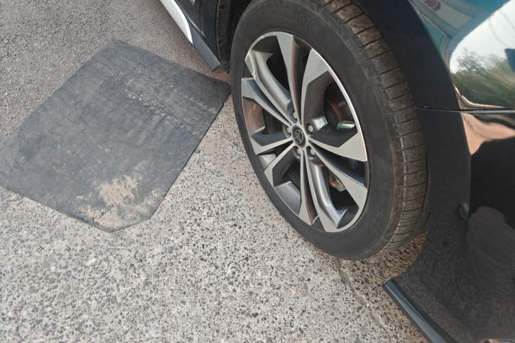 Used Toyota Granvia 2023 2.5L Hybrid Flagship VIP Edition Right Front Wheel Hub