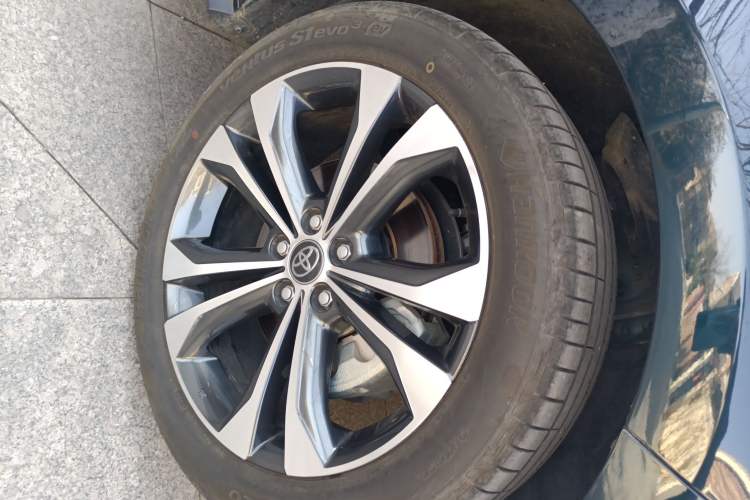 Used Toyota Granvia 2023 2.5L Hybrid Flagship VIP Edition Right Front Wheel Hub