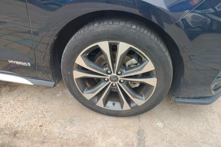 Used Toyota Granvia 2023 2.5L Hybrid Flagship VIP Edition Right Front Wheel Hub