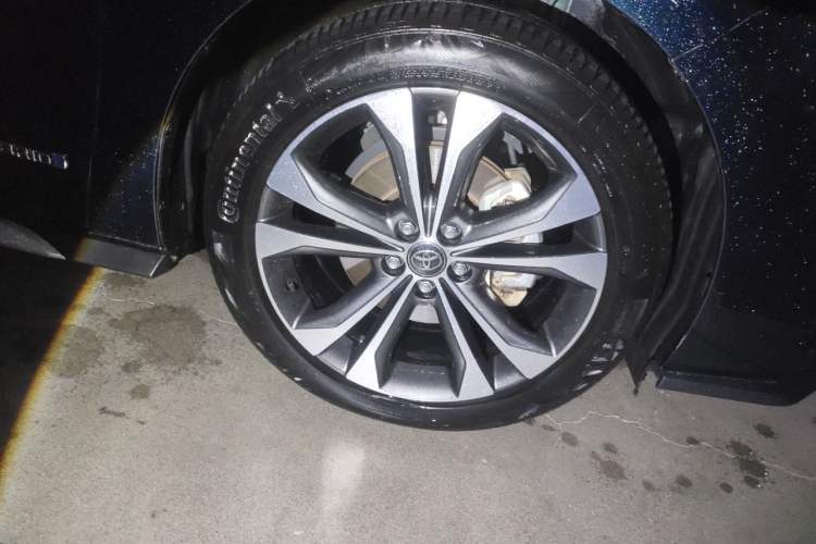 Used Toyota Granvia 2023 2.5L Hybrid Flagship VIP Edition Right Front Wheel Hub