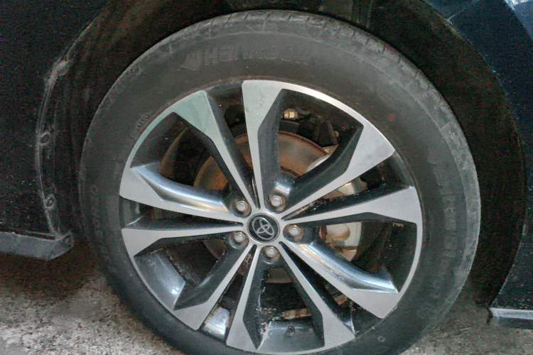 Used Toyota Granvia 2023 2.5L Hybrid Flagship VIP Edition Right Front Wheel Hub