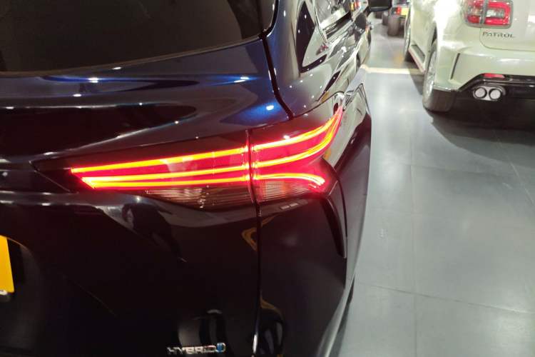 Used Toyota Granvia 2023 2.5L Hybrid Flagship VIP Edition Right Rear Taillight