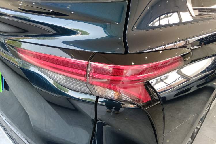 Used Toyota Granvia 2023 2.5L Hybrid Flagship VIP Edition Right Rear Taillight