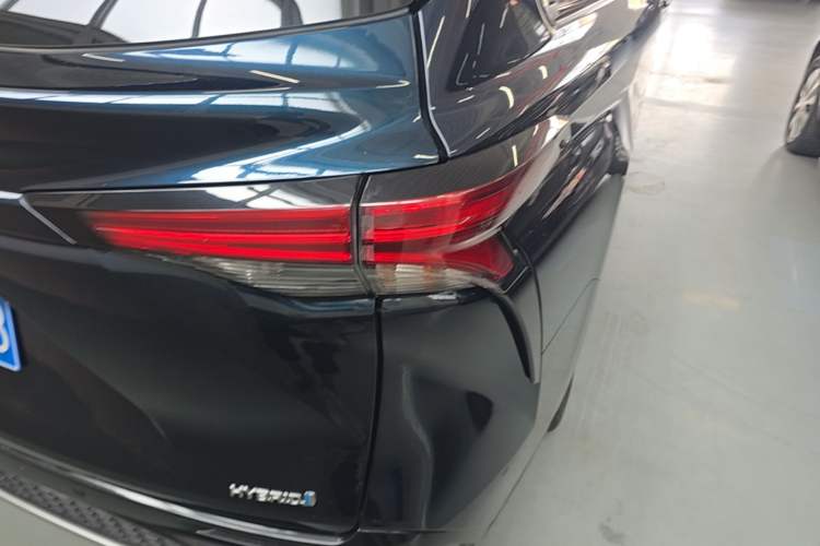 Used Toyota Granvia 2023 2.5L Hybrid Flagship VIP Edition Right Rear Taillight