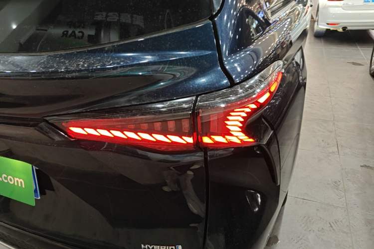 Used Toyota Granvia 2023 2.5L Hybrid Flagship VIP Edition Right Rear Taillight