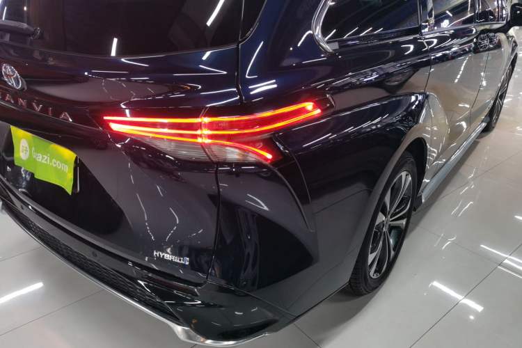 Used Toyota Granvia 2023 2.5L Hybrid Flagship VIP Edition Right Rear Taillight