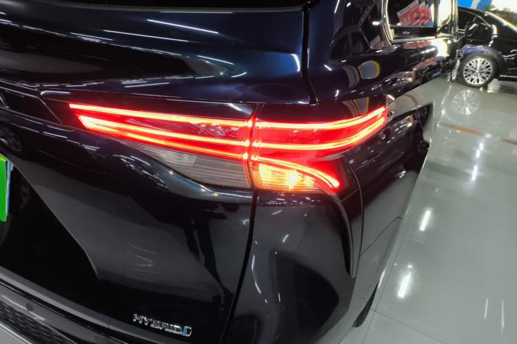 Used Toyota Granvia 2023 2.5L Hybrid Flagship VIP Edition Right Rear Taillight