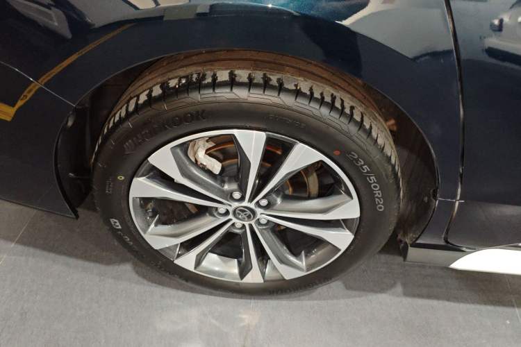 Used Toyota Granvia 2023 2.5L Hybrid Flagship VIP Edition Right Rear Wheel Hub