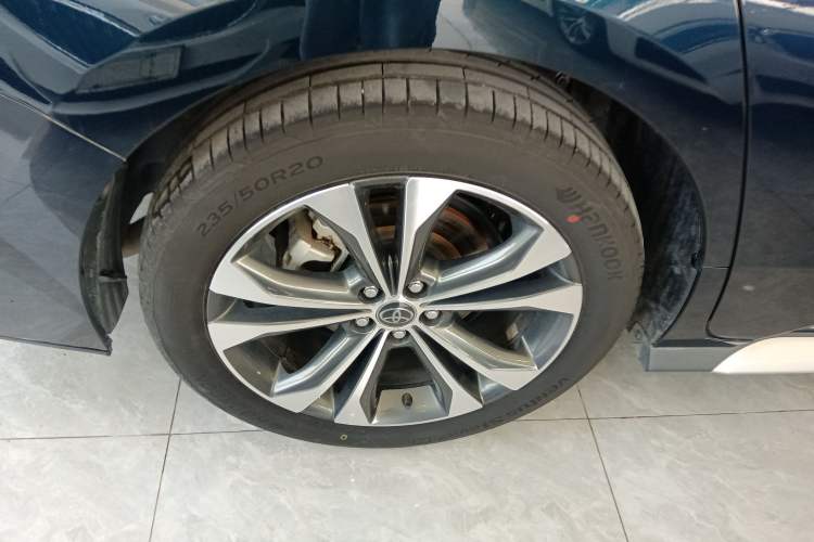 Used Toyota Granvia 2023 2.5L Hybrid Flagship VIP Edition Right Rear Wheel Hub