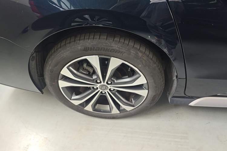 Used Toyota Granvia 2023 2.5L Hybrid Flagship VIP Edition Right Rear Wheel Hub