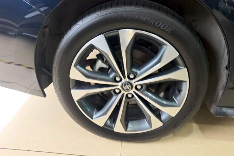 Used Toyota Granvia 2023 2.5L Hybrid Flagship VIP Edition Right Rear Wheel Hub