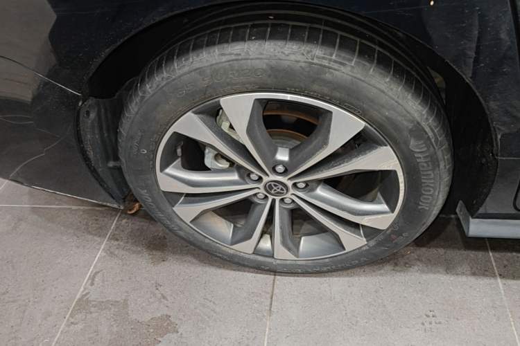 Used Toyota Granvia 2023 2.5L Hybrid Flagship VIP Edition Right Rear Wheel Hub