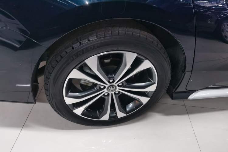 Used Toyota Granvia 2023 2.5L Hybrid Flagship VIP Edition Right Rear Wheel Hub