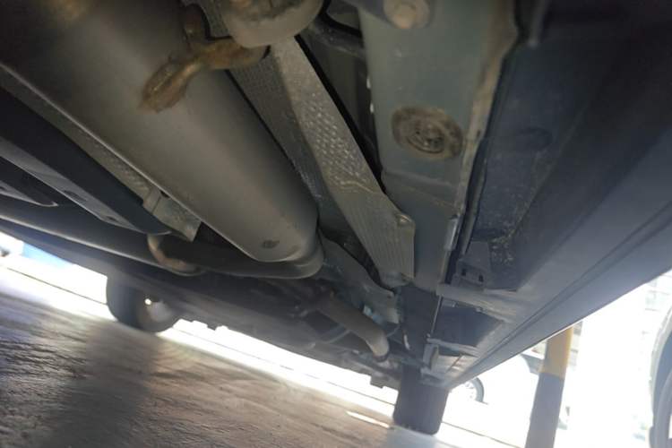 Used Toyota Granvia 2023 2.5L Hybrid Flagship VIP Edition Right Side Sill