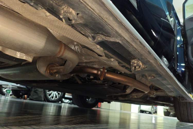 Used Toyota Granvia 2023 2.5L Hybrid Flagship VIP Edition Right Side Sill