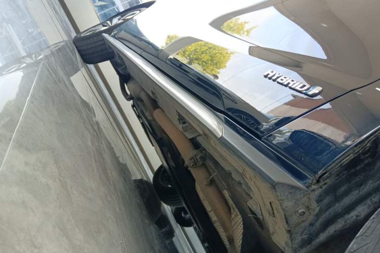 Used Toyota Granvia 2023 2.5L Hybrid Flagship VIP Edition Right Side Sill
