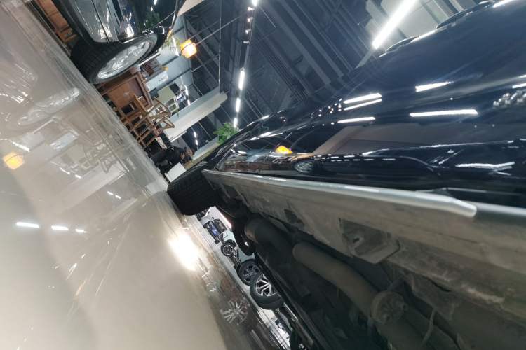 Used Toyota Granvia 2023 2.5L Hybrid Flagship VIP Edition Right Side Sill