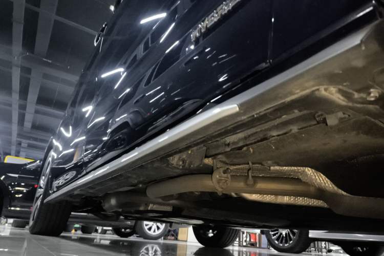 Used Toyota Granvia 2023 2.5L Hybrid Flagship VIP Edition Right Side Sill