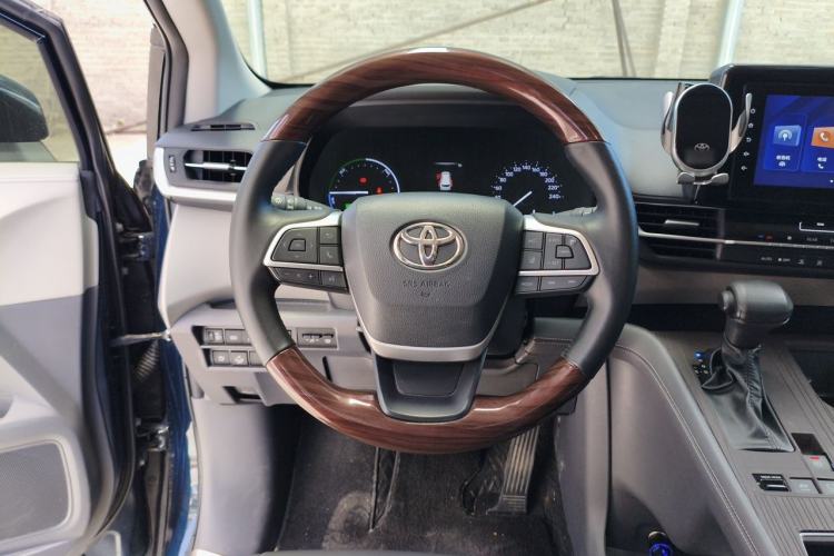 Used Toyota Granvia 2023 2.5L Hybrid Luxury Edition Steering Wheel