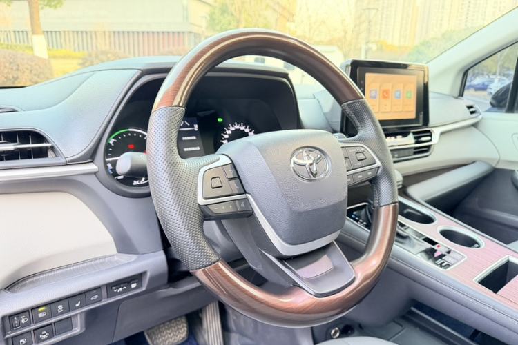 Used Toyota Granvia 2023 2.5L Hybrid Comfort Edition Steering Wheel