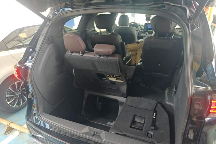 Used Toyota Granvia 2023 2.5L Hybrid Flagship VIP Edition Trunk