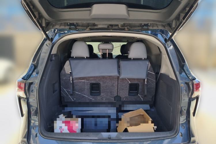 Used Toyota Granvia 2023 2.5L Hybrid Luxury Edition Trunk
