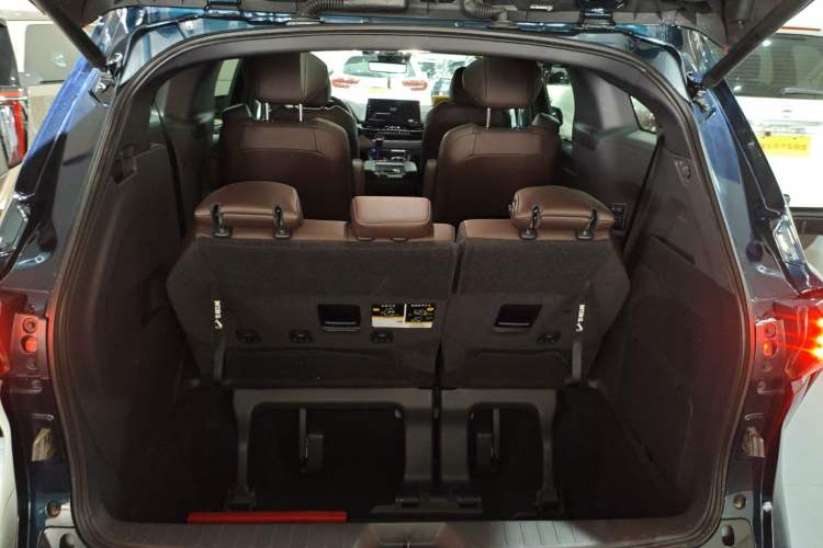 Used Toyota Granvia 2023 2.5L Hybrid Flagship VIP Edition Trunk