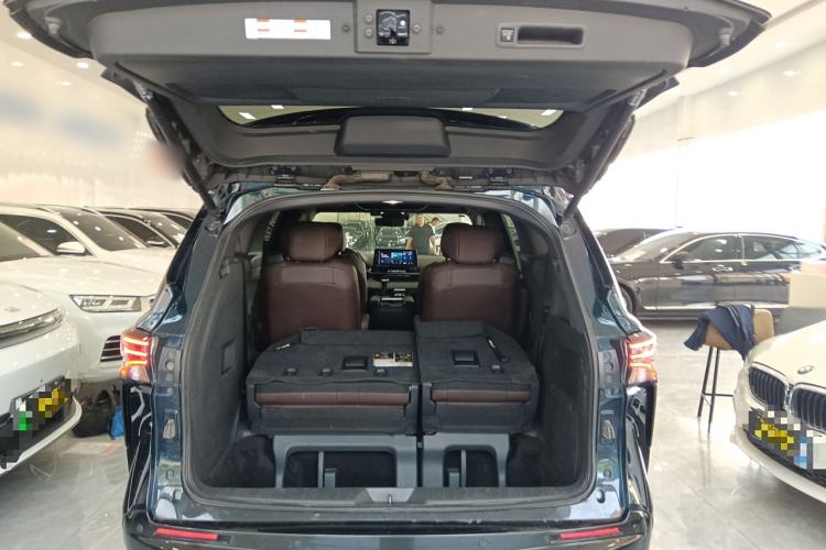 Used Toyota Granvia 2023 2.5L Hybrid Flagship VIP Edition Trunk
