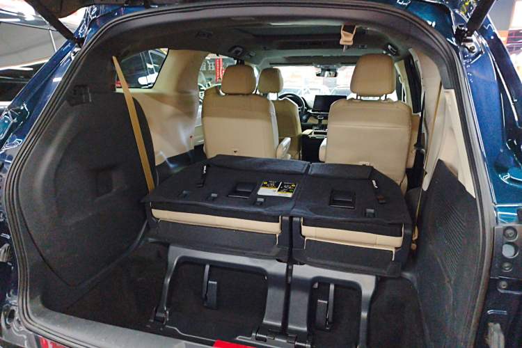 Used Toyota Granvia 2023 2.5L Hybrid Prestige Wellness PLUS Edition Trunk