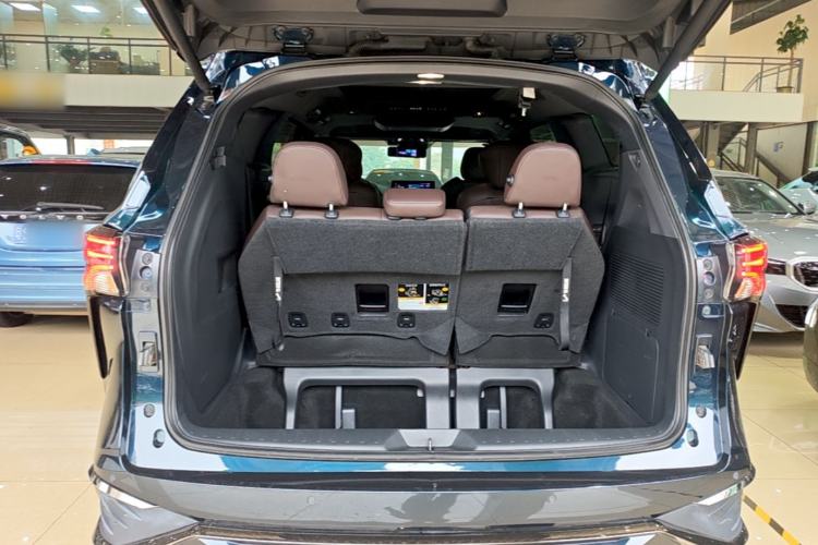 Used Toyota Granvia 2023 2.5L Hybrid Flagship VIP Edition Trunk