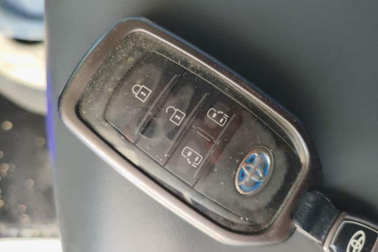 Used Toyota Granvia 2023 2.5L Hybrid Luxury Edition Vehicle Key