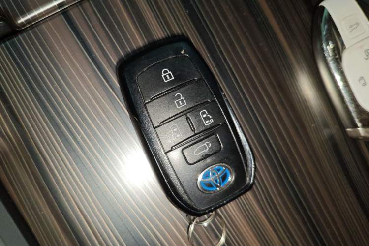 Used Toyota Granvia 2023 2.5L Hybrid Flagship VIP Edition Vehicle Key
