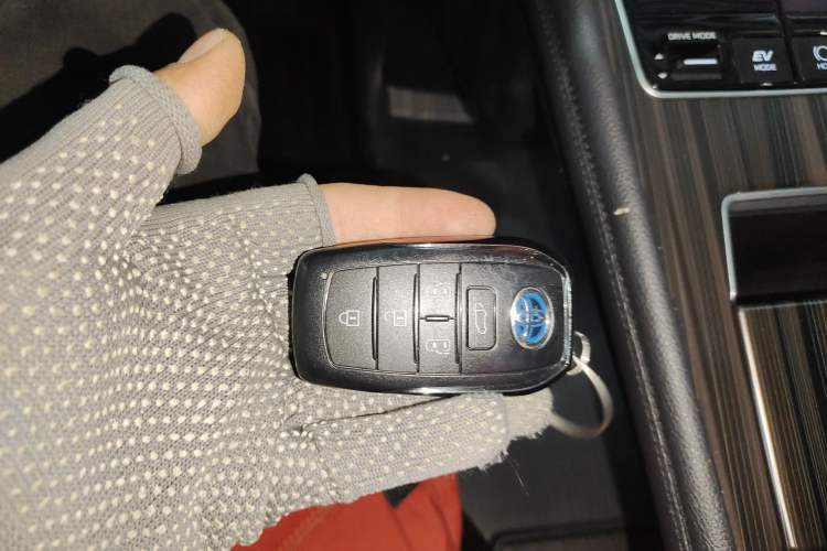 Used Toyota Granvia 2023 2.5L Hybrid Flagship VIP Edition Vehicle Key