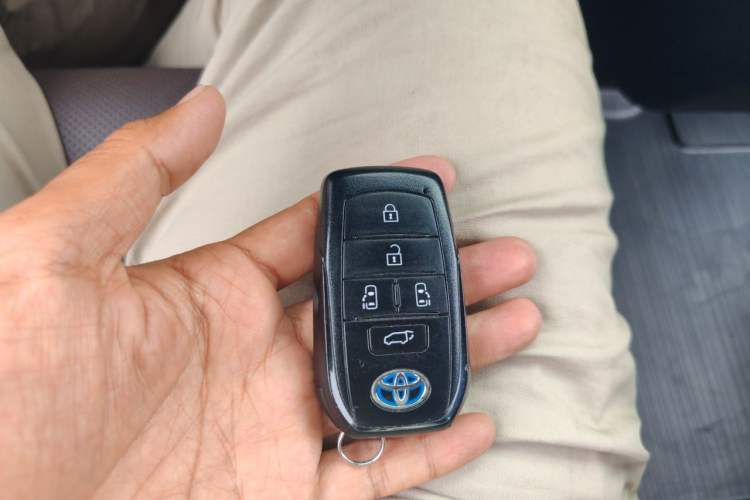 Used Toyota Granvia 2023 2.5L Hybrid Flagship VIP Edition Vehicle Key