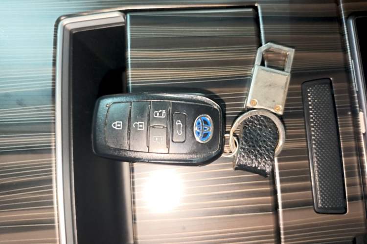 Used Toyota Granvia 2023 2.5L Hybrid Flagship VIP Edition Vehicle Key