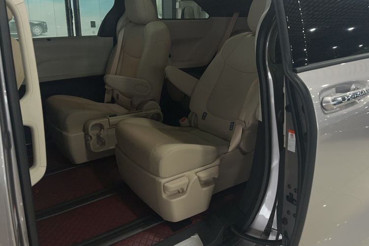 Used Toyota Granvia 2023 2.5L Hybrid Prestige PLUS Edition Interior 1