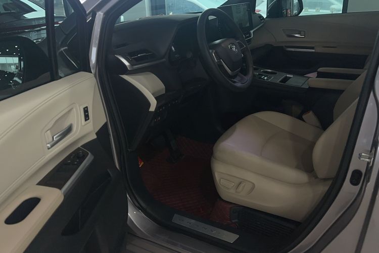 Used Toyota Granvia 2023 2.5L Hybrid Prestige PLUS Edition Interior 2