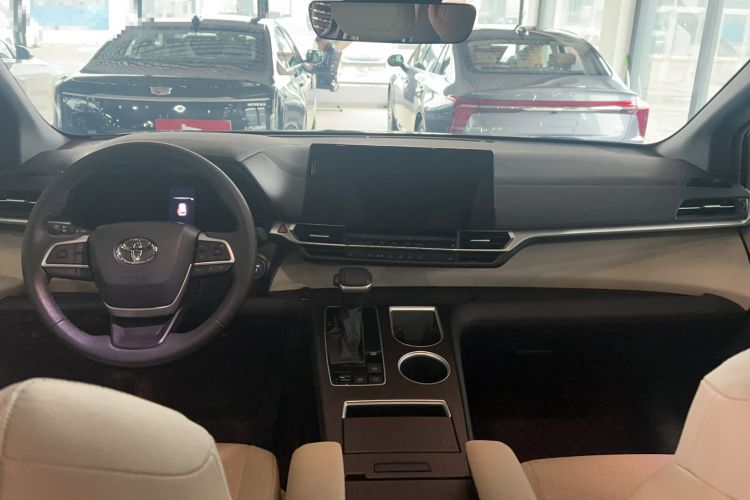 Used Toyota Granvia 2023 2.5L Hybrid Prestige PLUS Edition Interior 3