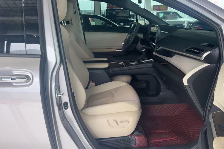 Used Toyota Granvia 2023 2.5L Hybrid Prestige PLUS Edition Right Front Seat