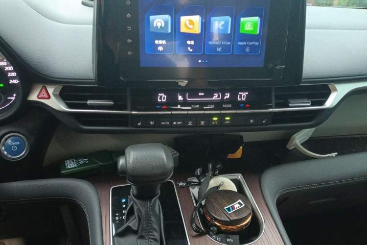 Used Toyota Granvia 2023 2.5L Hybrid Luxury Edition Audio And AC Panel