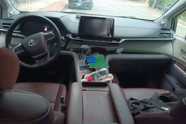 Used Toyota Granvia 2023 2.5L Hybrid Luxury Edition Center Console