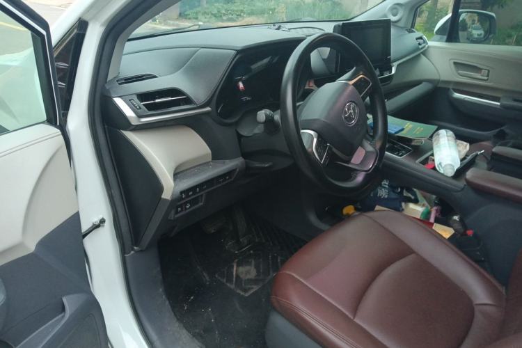 Used Toyota Granvia 2023 2.5L Hybrid Luxury Edition Driver Seat
