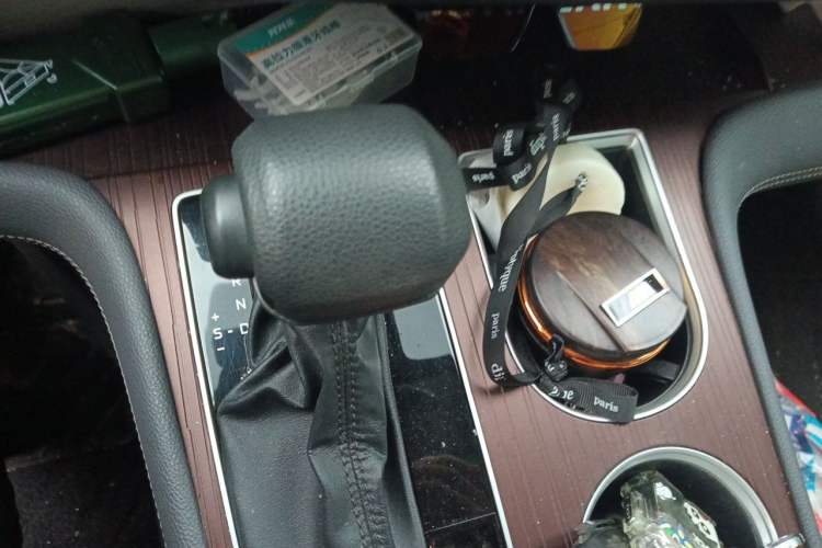 Used Toyota Granvia 2023 2.5L Hybrid Luxury Edition Gear Lever