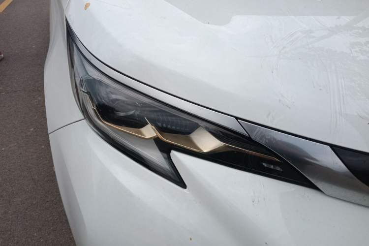 Used Toyota Granvia 2023 2.5L Hybrid Luxury Edition Right Front Headlight