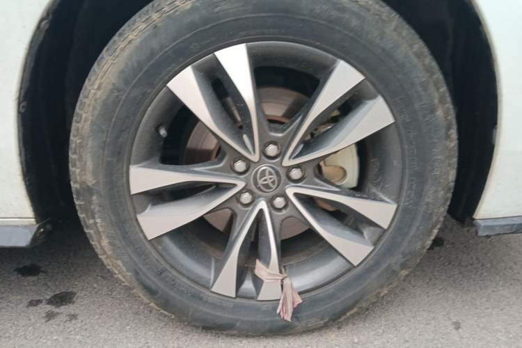 Used Toyota Granvia 2023 2.5L Hybrid Luxury Edition Right Front Wheel Hub