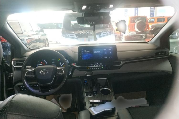 Used Toyota Granvia 2023 2.5L Hybrid Prestige VIP Edition Center Console