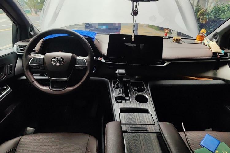 Used Toyota Granvia 2023 2.5L Hybrid Flagship VIP Edition Center Console