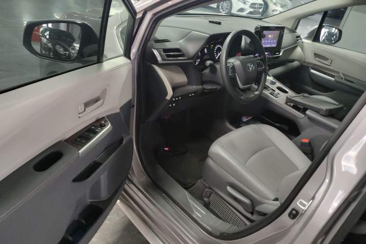 Used Toyota Granvia 2023 2.5L Hybrid Comfort Edition Driver Seat