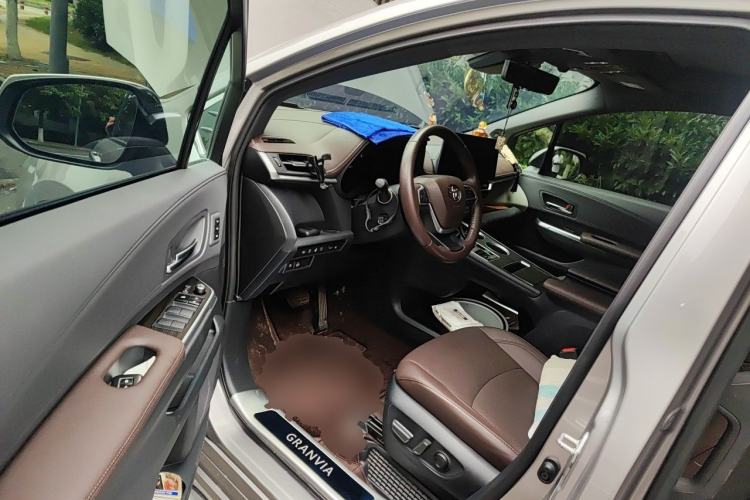 Used Toyota Granvia 2023 2.5L Hybrid Flagship VIP Edition Driver Seat